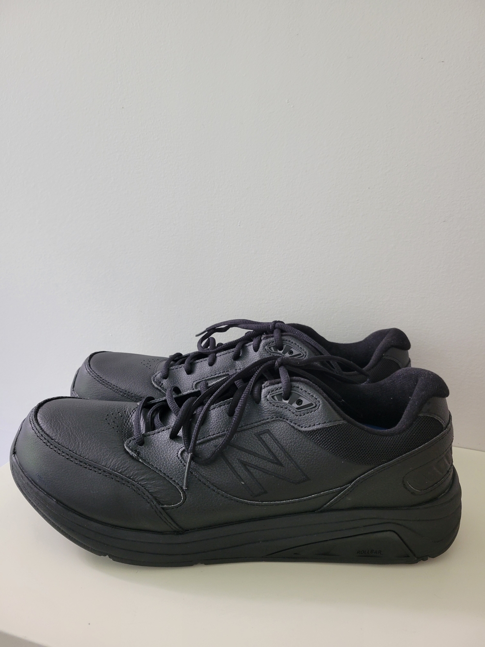 New Balance Men's Rollbar 928v3 Black Sneakers Size 11.5